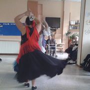 El Pinar mujer bailando